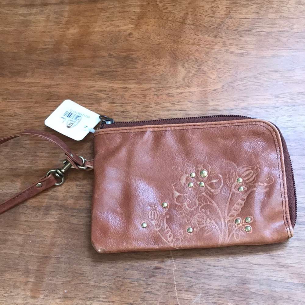 Fossil leather wallet with tag